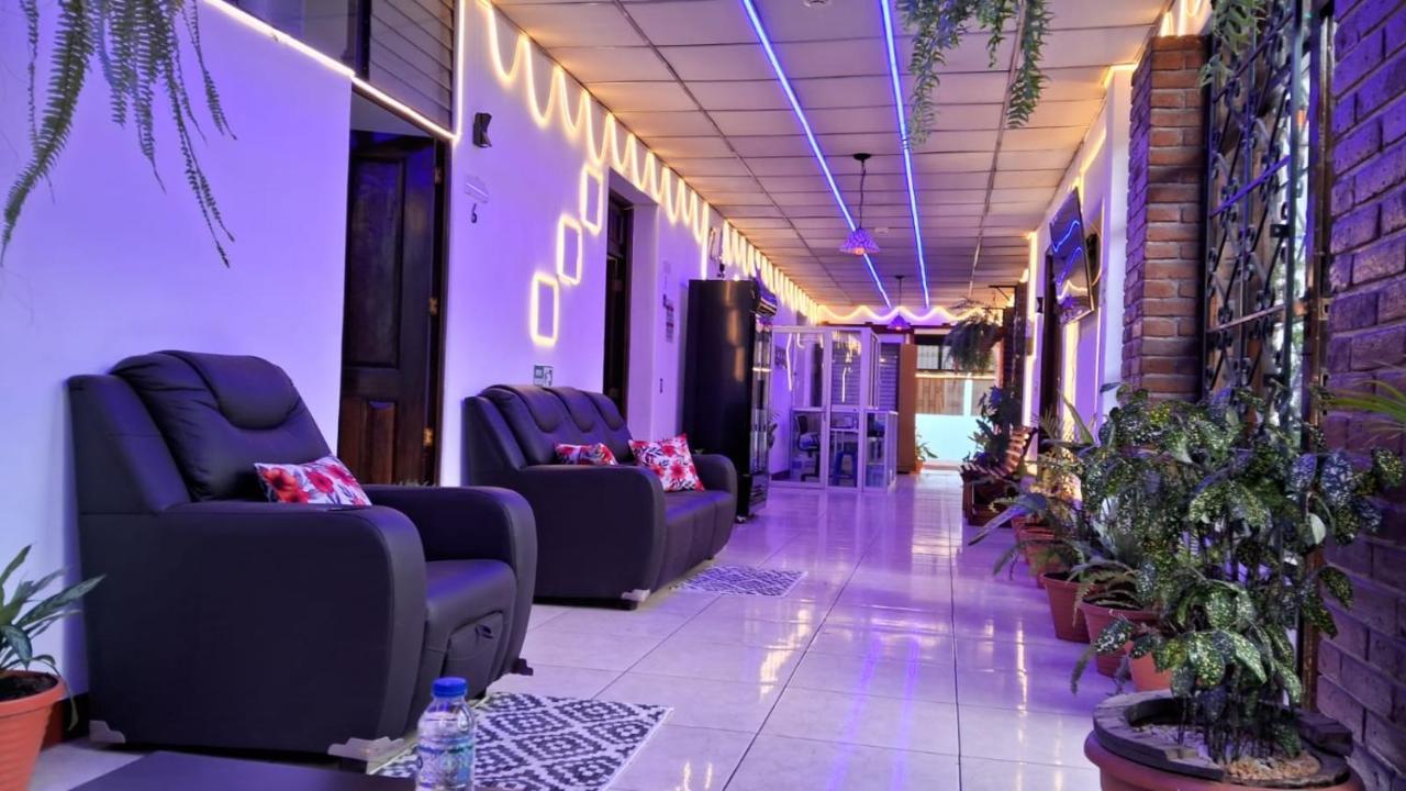 Hotel Kamelot Parque Central Quetzaltenango Esterno foto