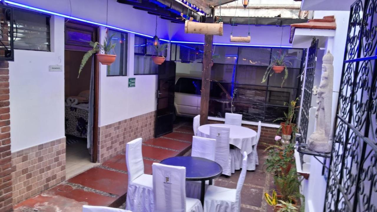 Hotel Kamelot Parque Central Quetzaltenango Esterno foto