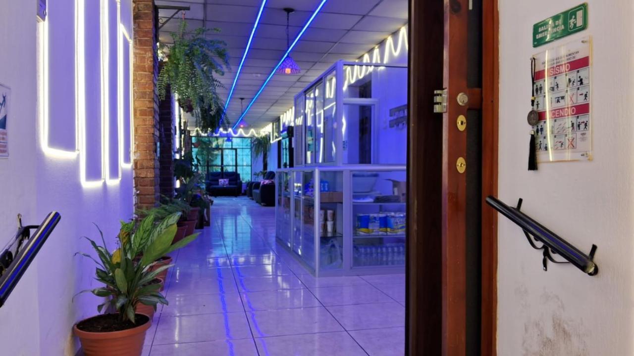 Hotel Kamelot Parque Central Quetzaltenango Esterno foto