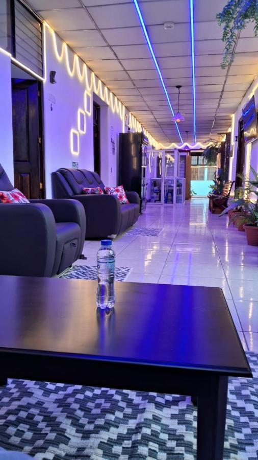 Hotel Kamelot Parque Central Quetzaltenango Esterno foto