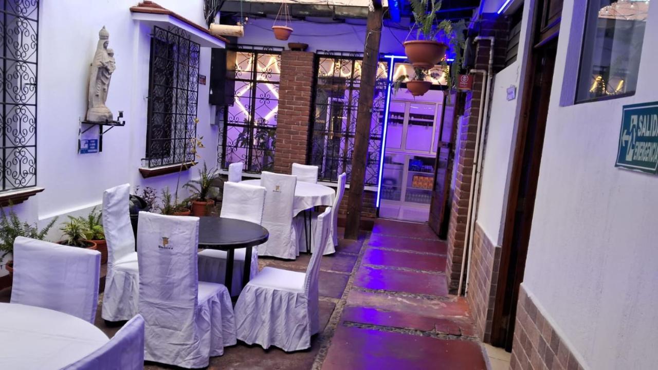 Hotel Kamelot Parque Central Quetzaltenango Esterno foto