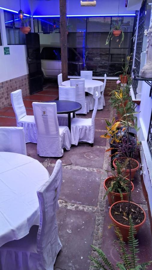 Hotel Kamelot Parque Central Quetzaltenango Esterno foto