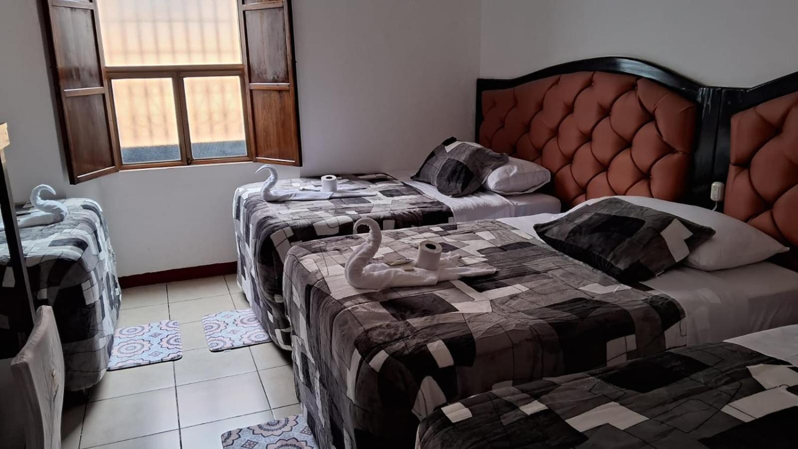 Hotel Kamelot Parque Central Quetzaltenango Esterno foto