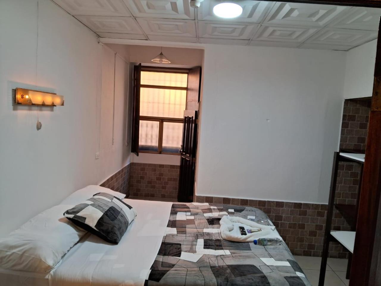 Hotel Kamelot Parque Central Quetzaltenango Esterno foto