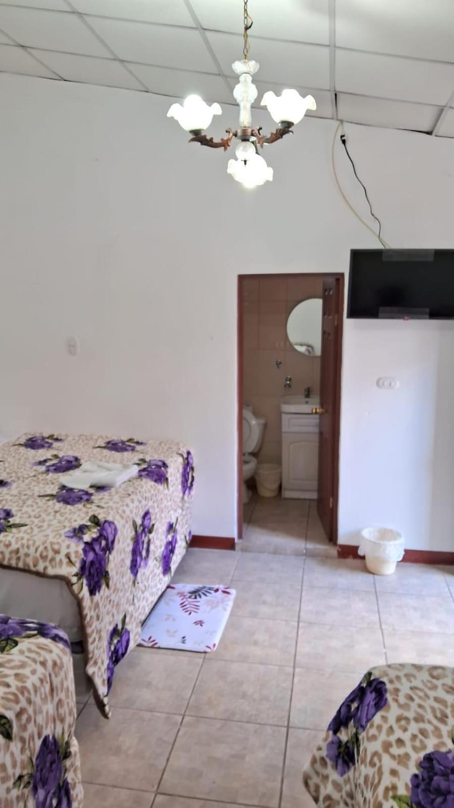 Hotel Kamelot Parque Central Quetzaltenango Esterno foto
