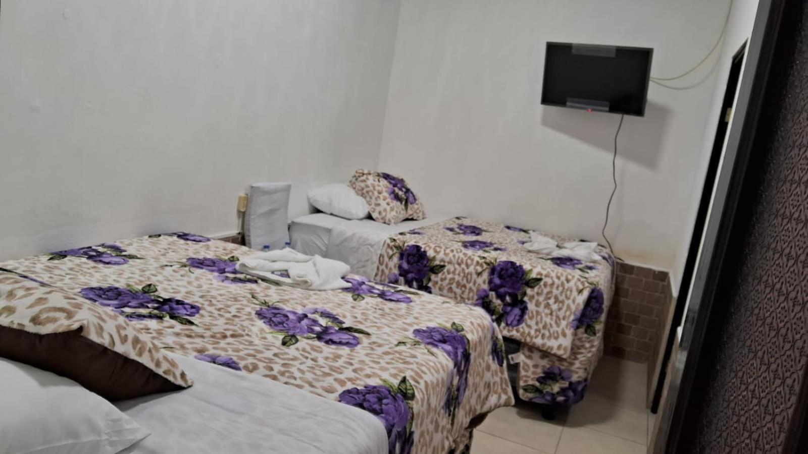 Hotel Kamelot Parque Central Quetzaltenango Esterno foto