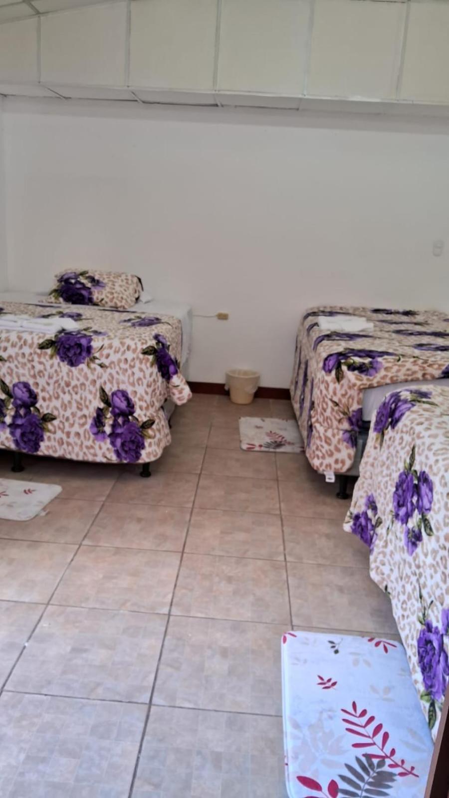 Hotel Kamelot Parque Central Quetzaltenango Esterno foto