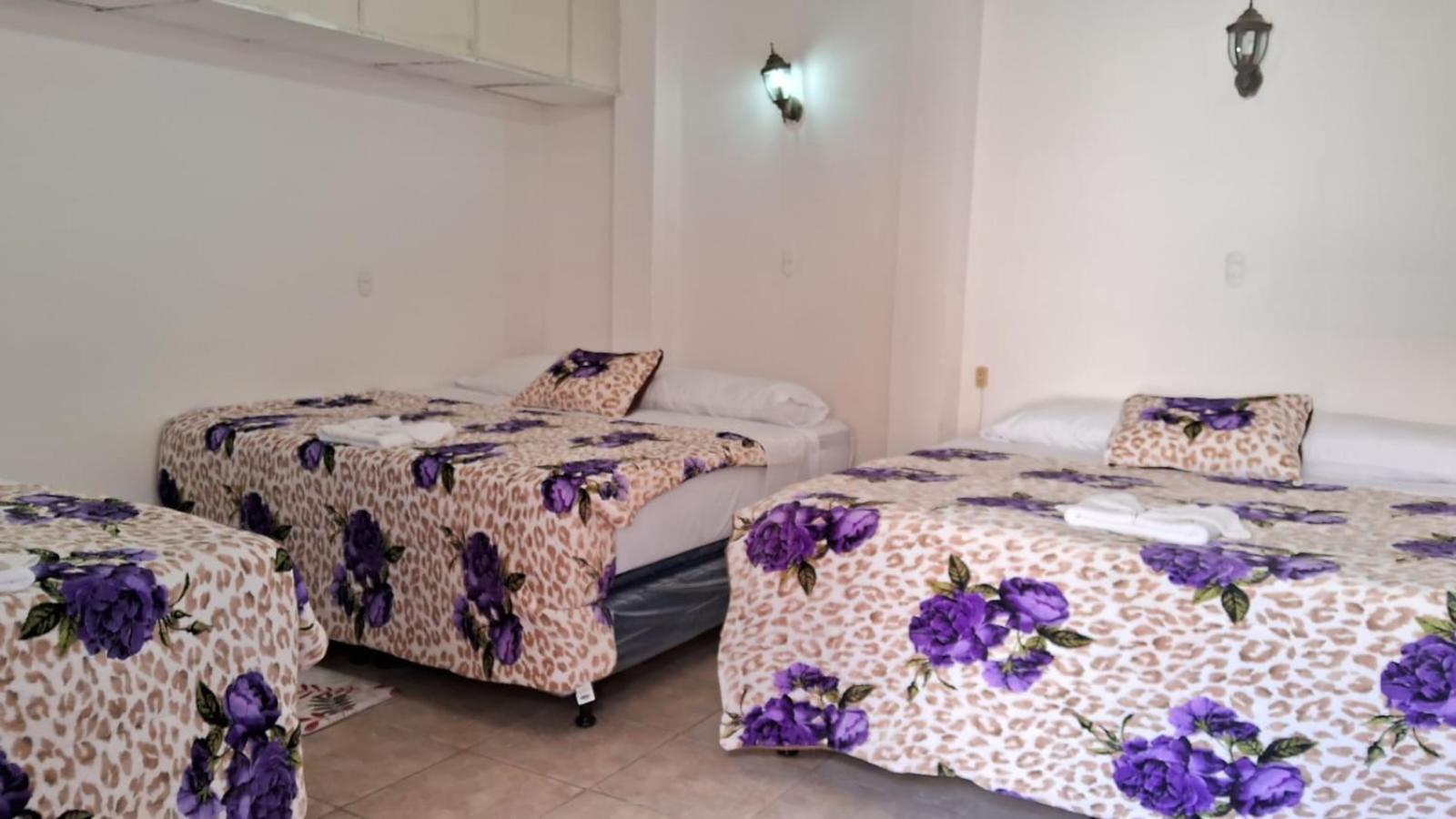 Hotel Kamelot Parque Central Quetzaltenango Esterno foto