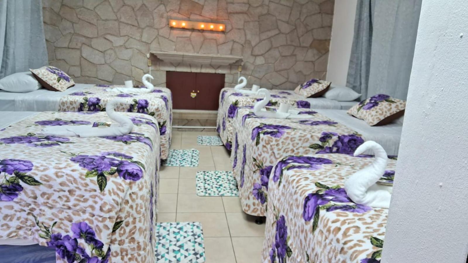Hotel Kamelot Parque Central Quetzaltenango Esterno foto