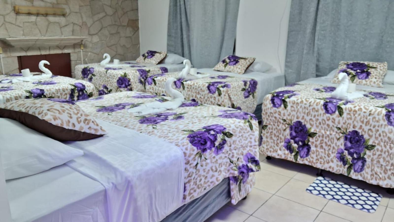 Hotel Kamelot Parque Central Quetzaltenango Esterno foto
