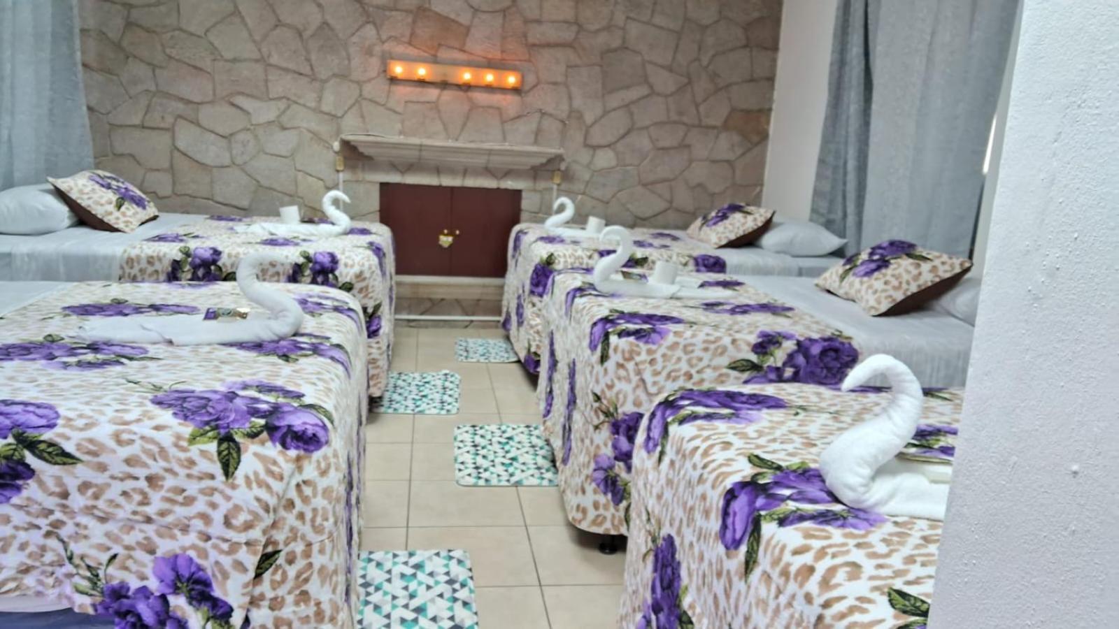 Hotel Kamelot Parque Central Quetzaltenango Esterno foto